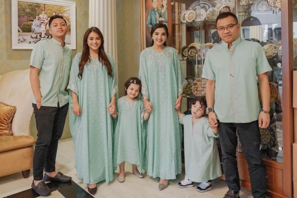 Foto lebaran bersama keluarga