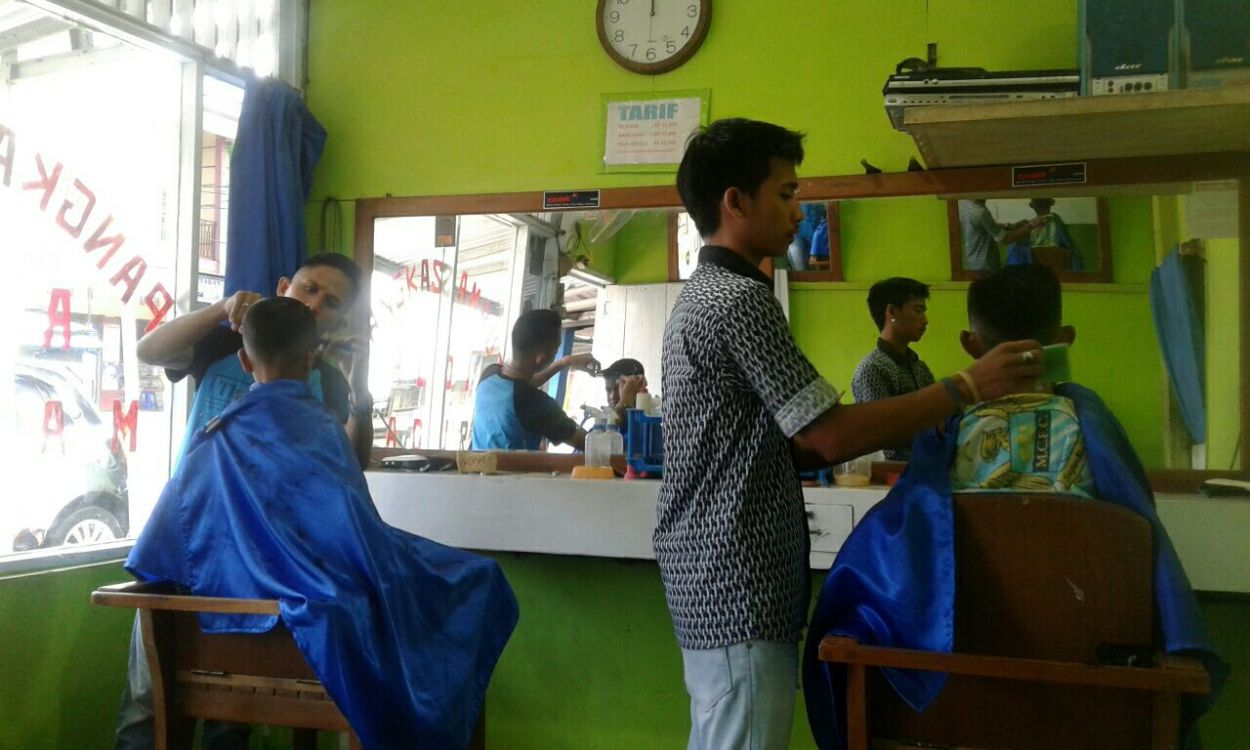 Nostalgia Tempat Cukur Zaman Dulu. Era Kejayaan Potong Rambut Sebelum