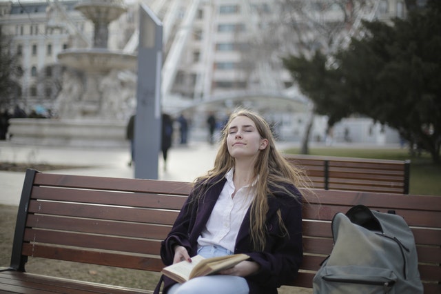 Foto oleh Andrea Piacquadio dari Pexels