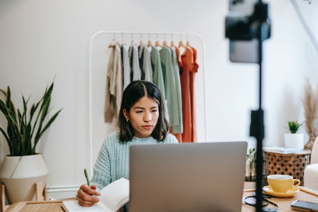 Foto oleh Liza Summer dari Pexels