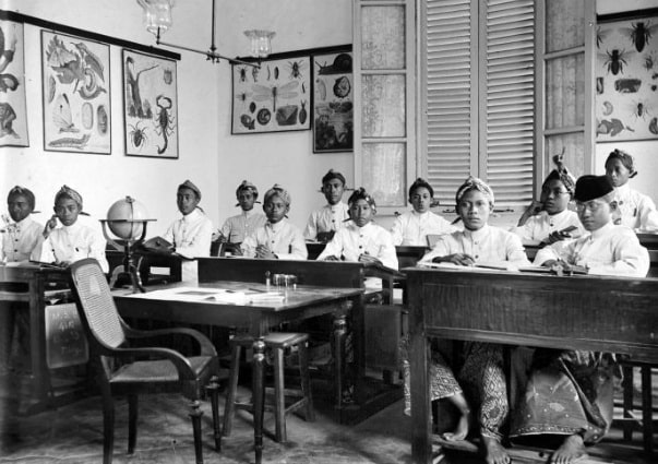 Politik Etis Gerbang Utama Pergerakan Nasional Indonesia