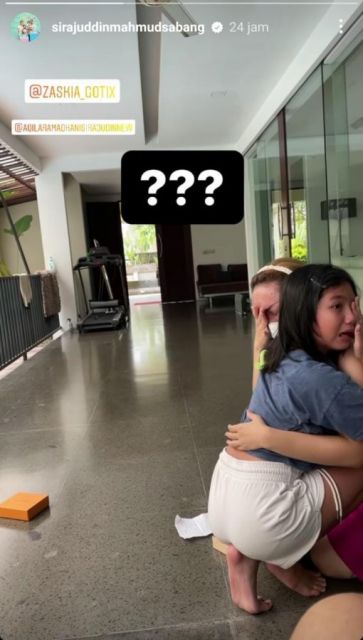 Zaskia dan Aqila menangis berpelukan