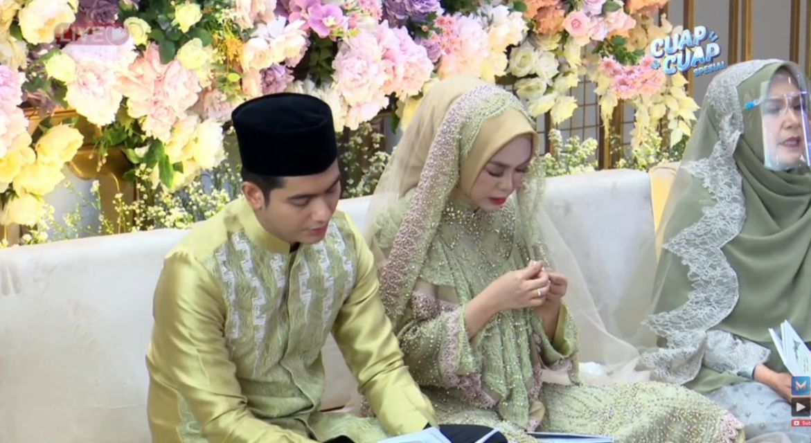 Tangis Ria Ricis Pecah saat Acara Pengajian 4 Bulan Kehamilan