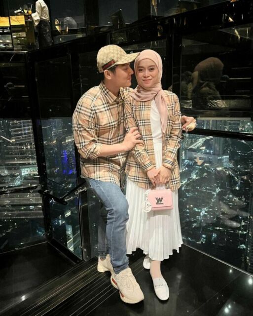 Para karyawan menanti kepastian