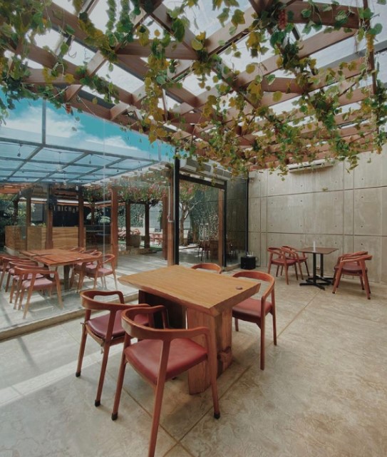 Petrichor Cafe & Bistro Menikmati Santai Bersama Suasana Modern yang